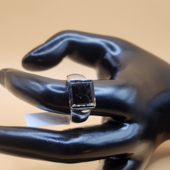 Ladies Ring - Picture 2 of 4